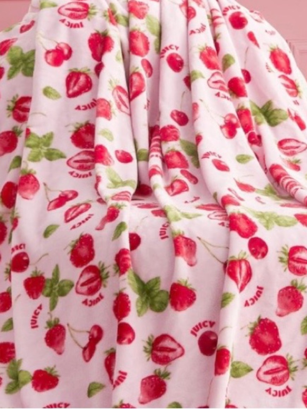 Juicy couture plush strawberry throw plush blanket NWT 50 x 70 nwt